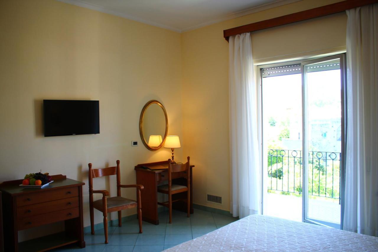 Hotel Terme Alexander Искья Экстерьер фото