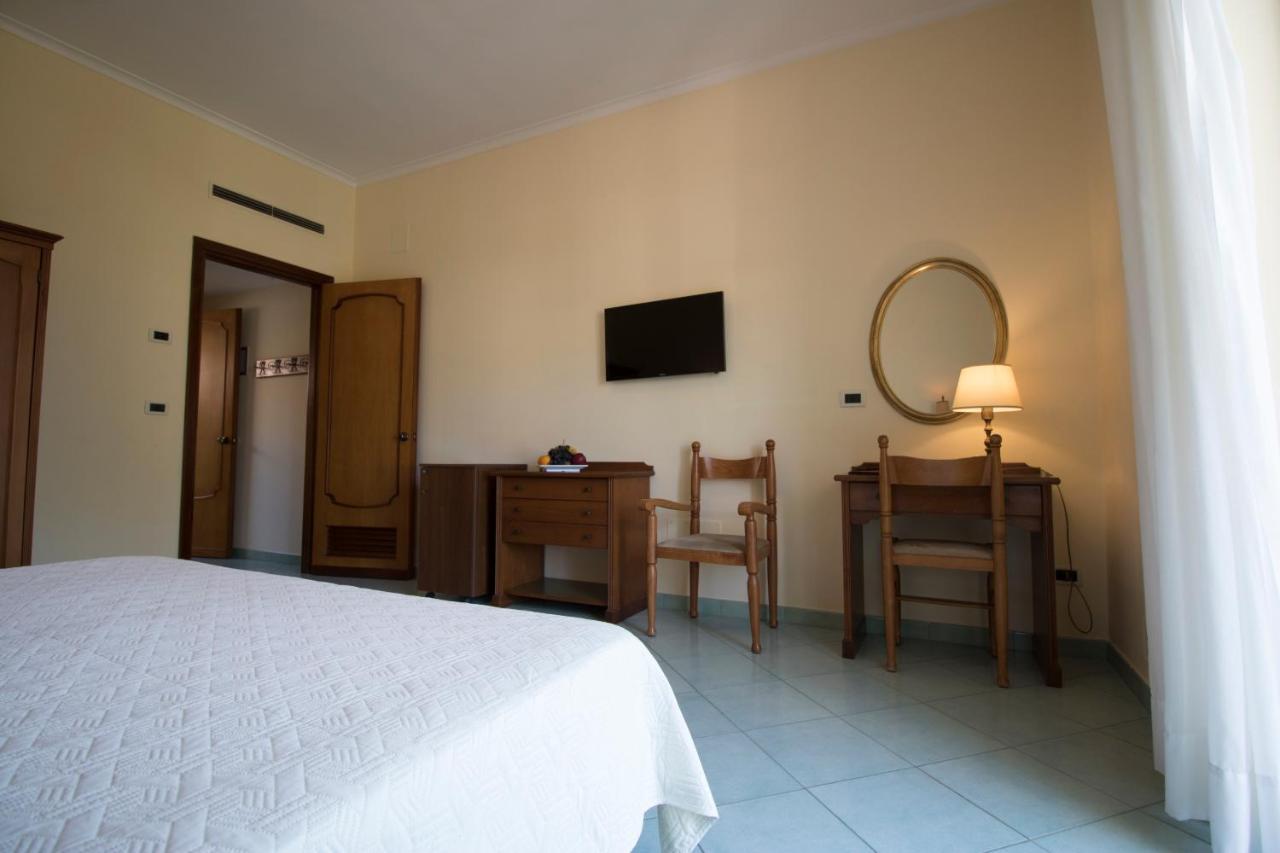 Hotel Terme Alexander Искья Экстерьер фото